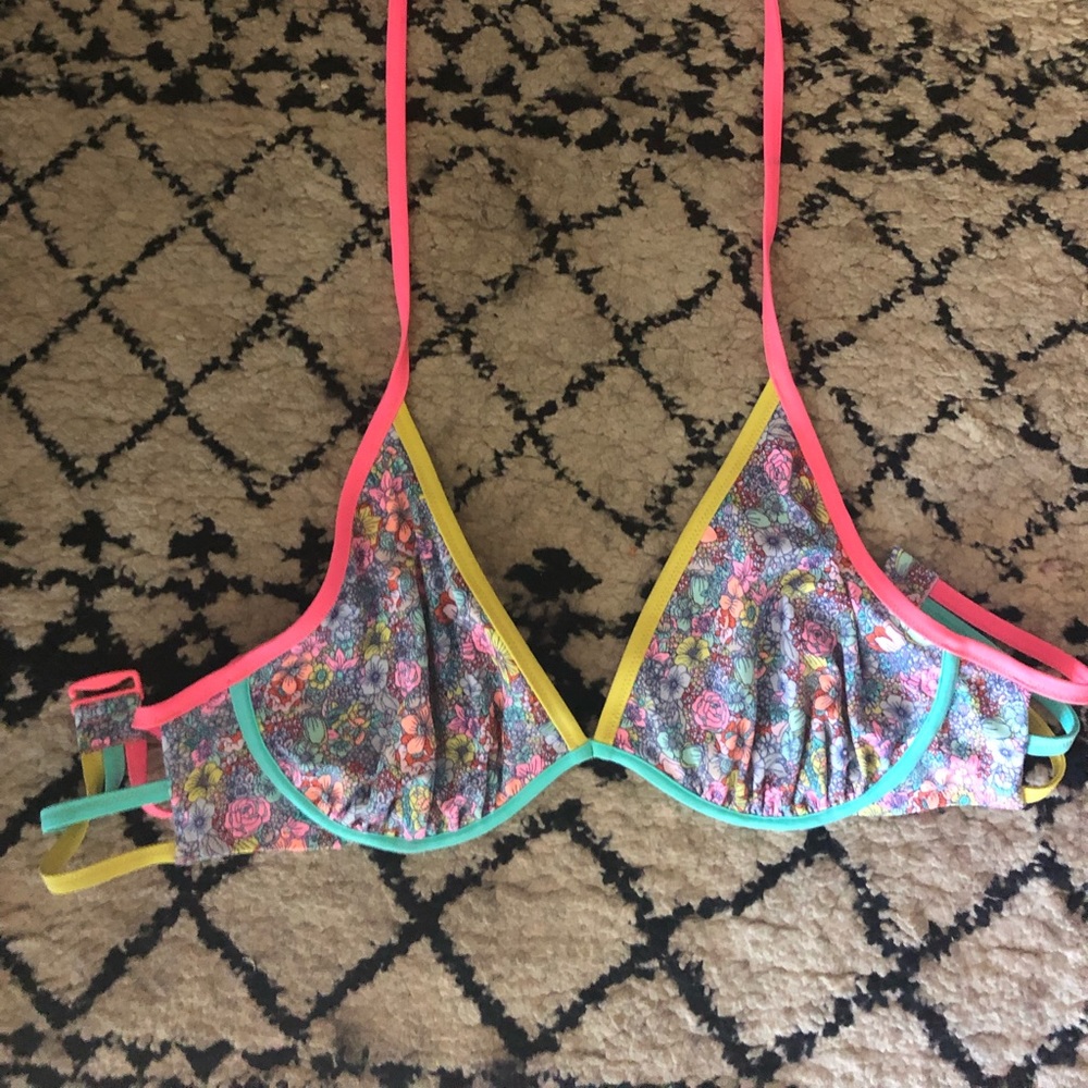 Victoria’s Secret bikini top